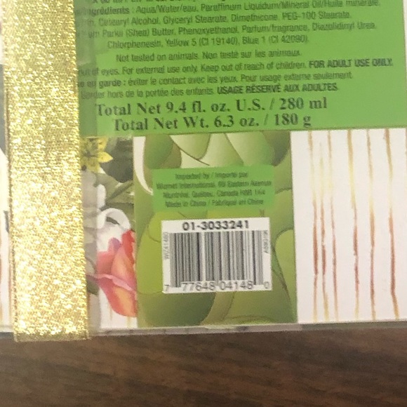 ORCHARD & VINE White Tea & Cucumber Bath Gift Set - Picture 5 of 5